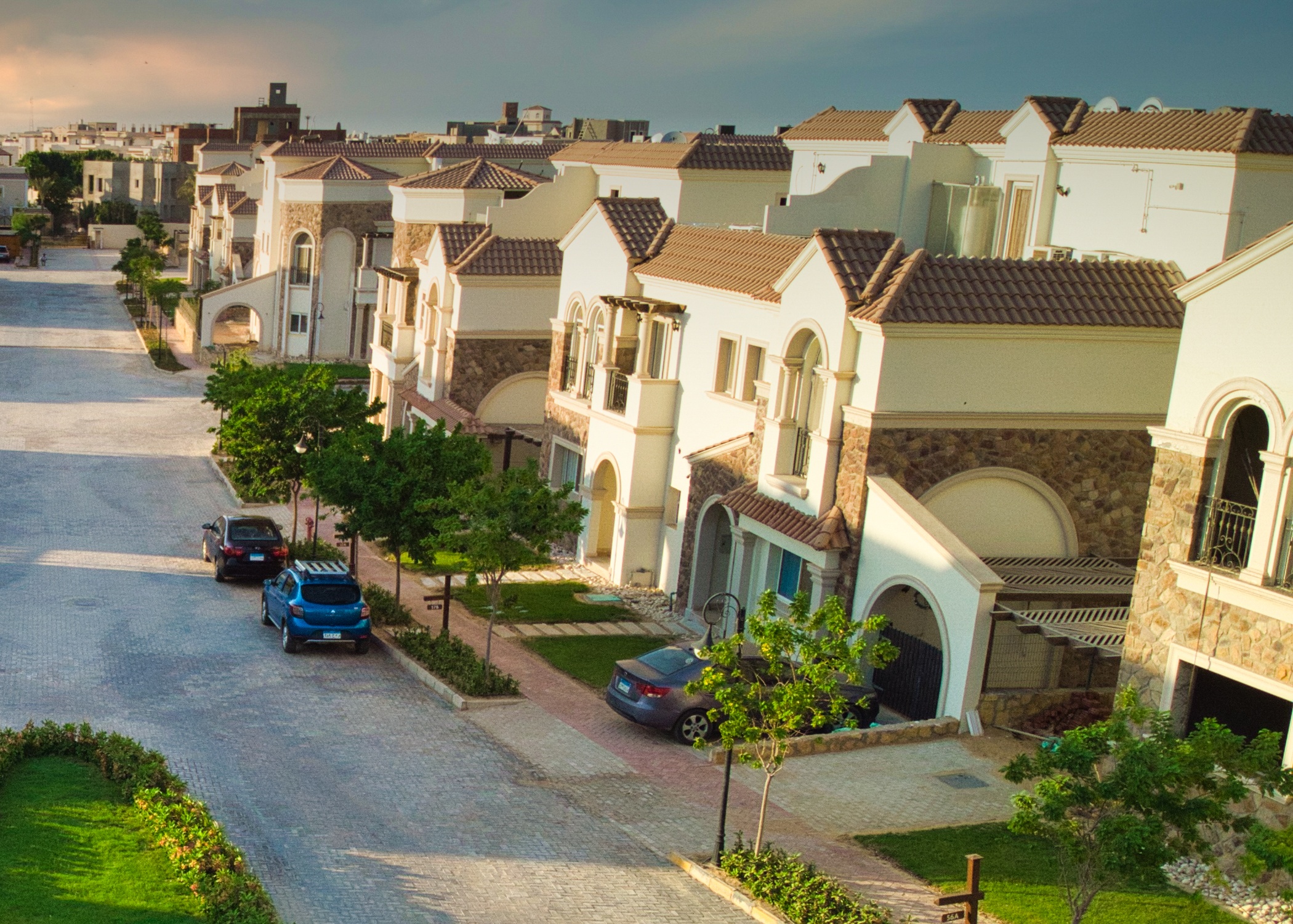 فيلات وشوارع منسقة في Divina Gardens