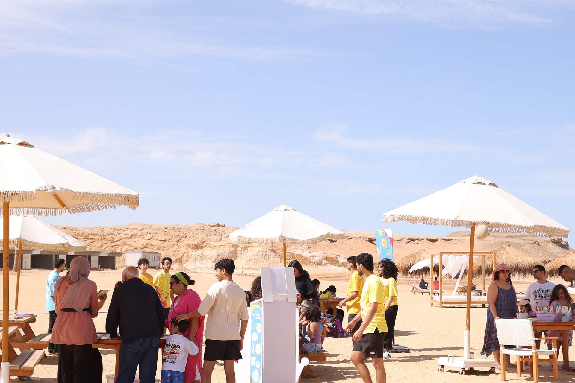 عائلات تستمتع بفعاليات عيد الفطر على شاطئ BOHO Sokhna