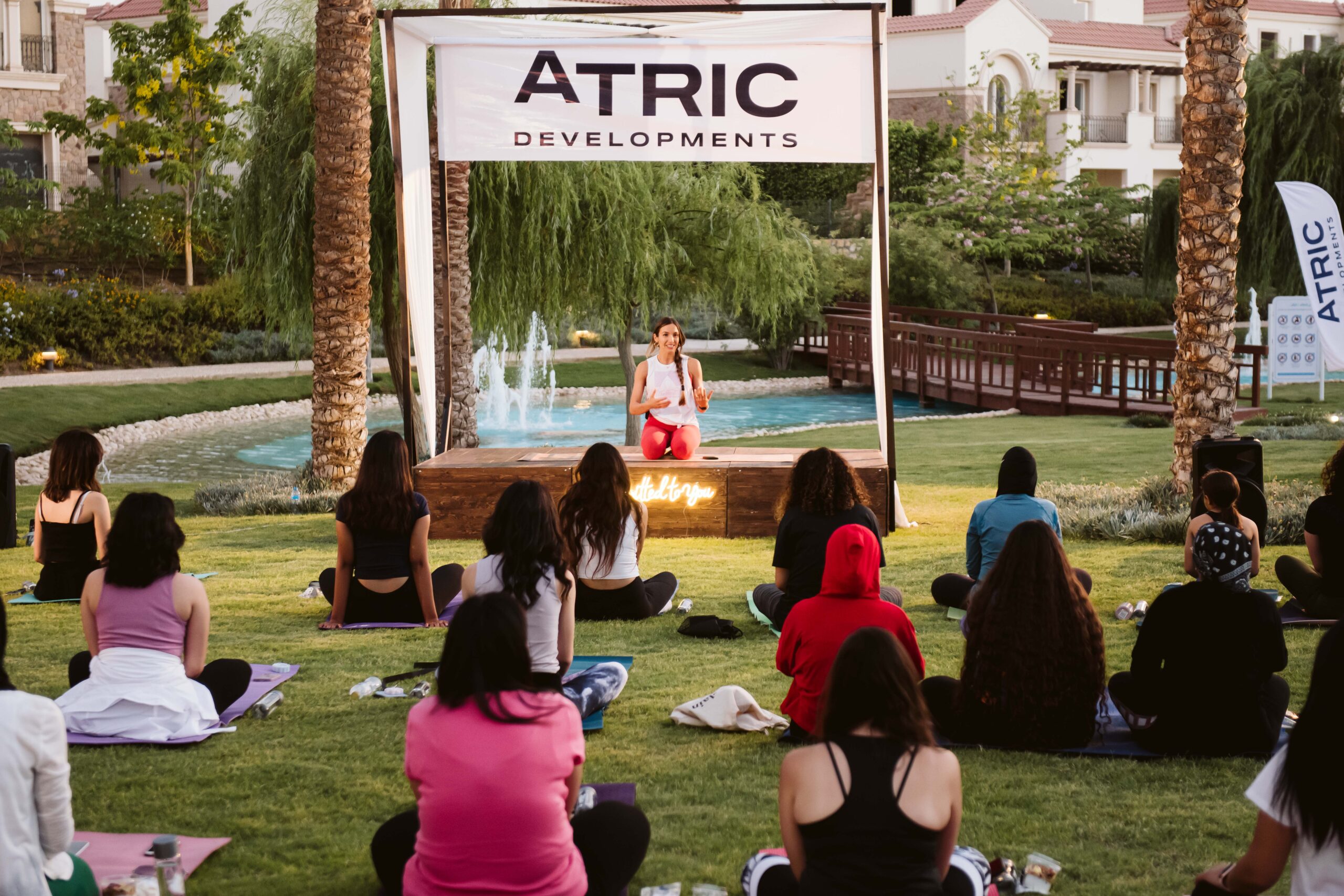تحتفل شركة ATRIC Developments باليوم العالمي لليوجا في حدائق ديفينا